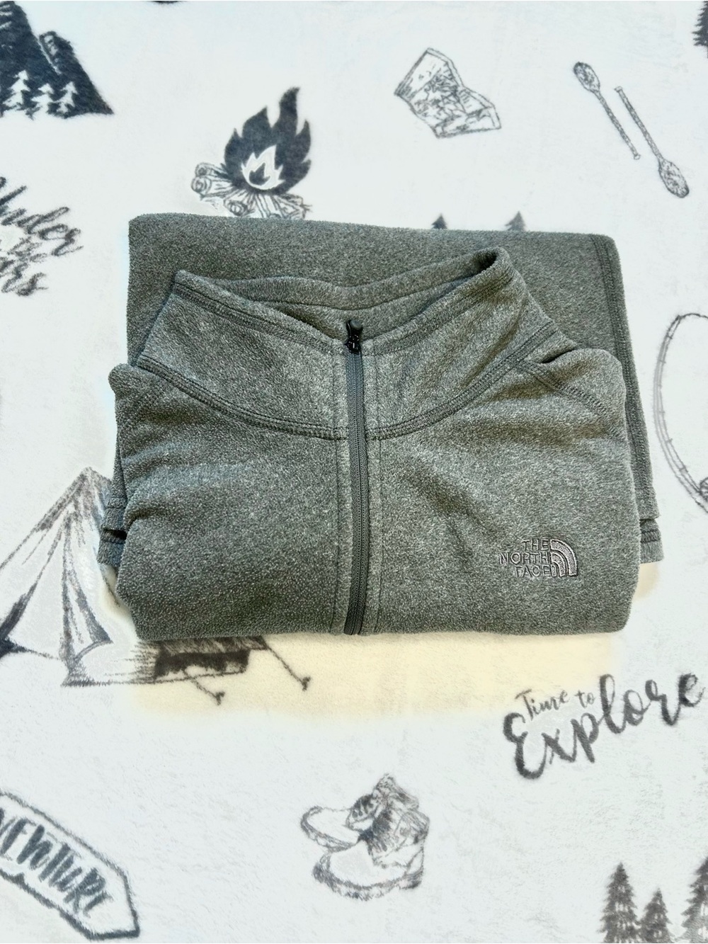 The North Face Women’s Gray 1/4 Zip Fleece Pullover Sweater